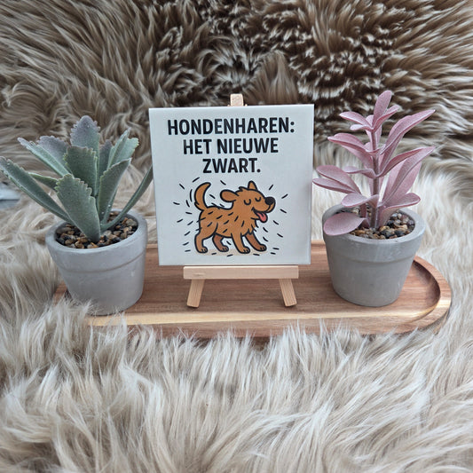 Spreuktegel: Hondenharen: het nieuwe zwart