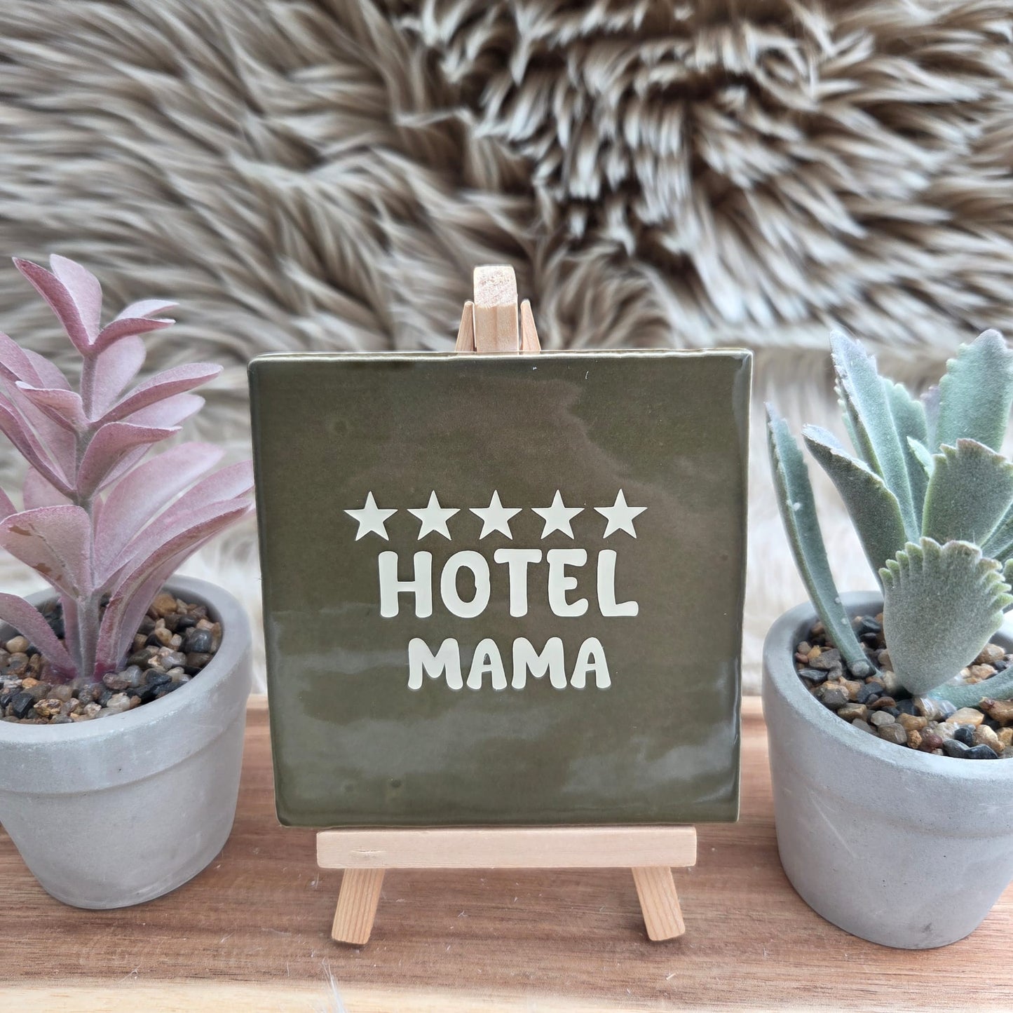 Robuust wenstegeltje: Hotel mama