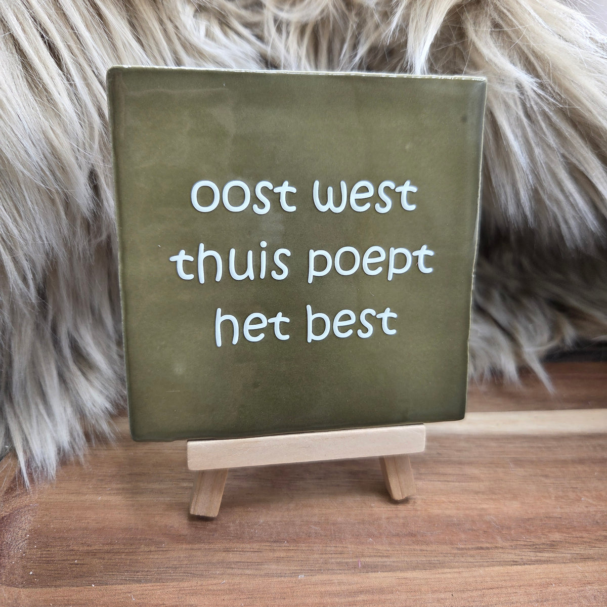 Robuust wenstegeltje:  oost west thuis poept het best