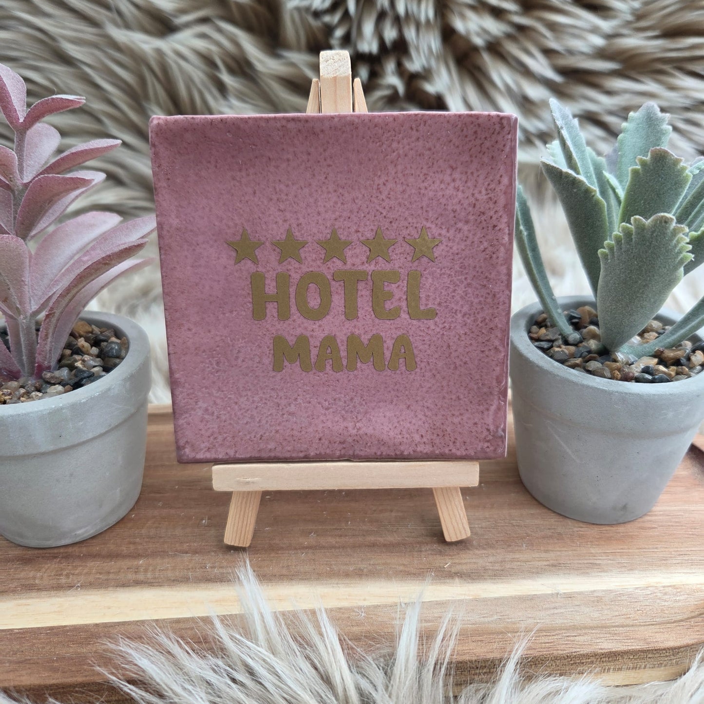 Robuust wenstegeltje: Hotel mama
