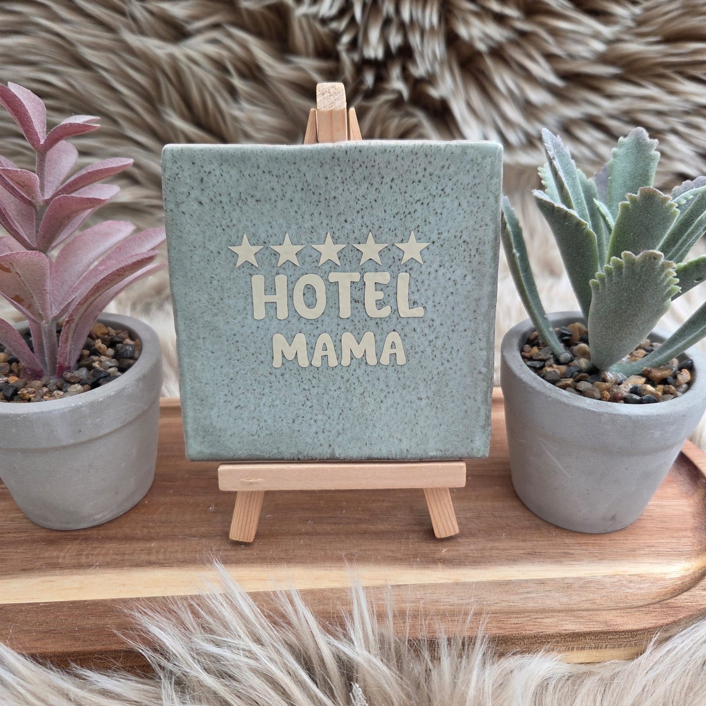 Robuust wenstegeltje: Hotel mama