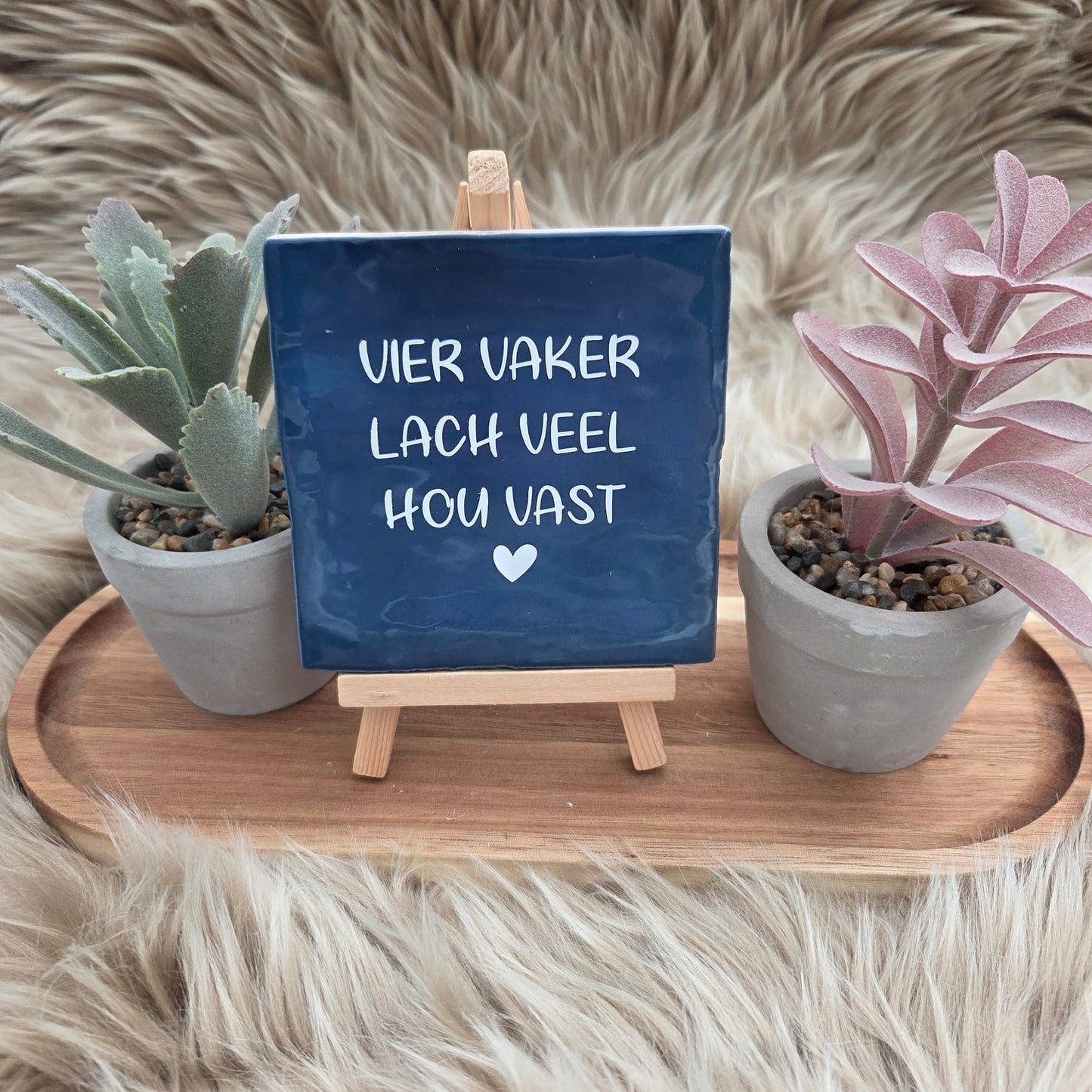 Robuust wenstegeltje:  Vier vaker lach veel hou vast Subtiel