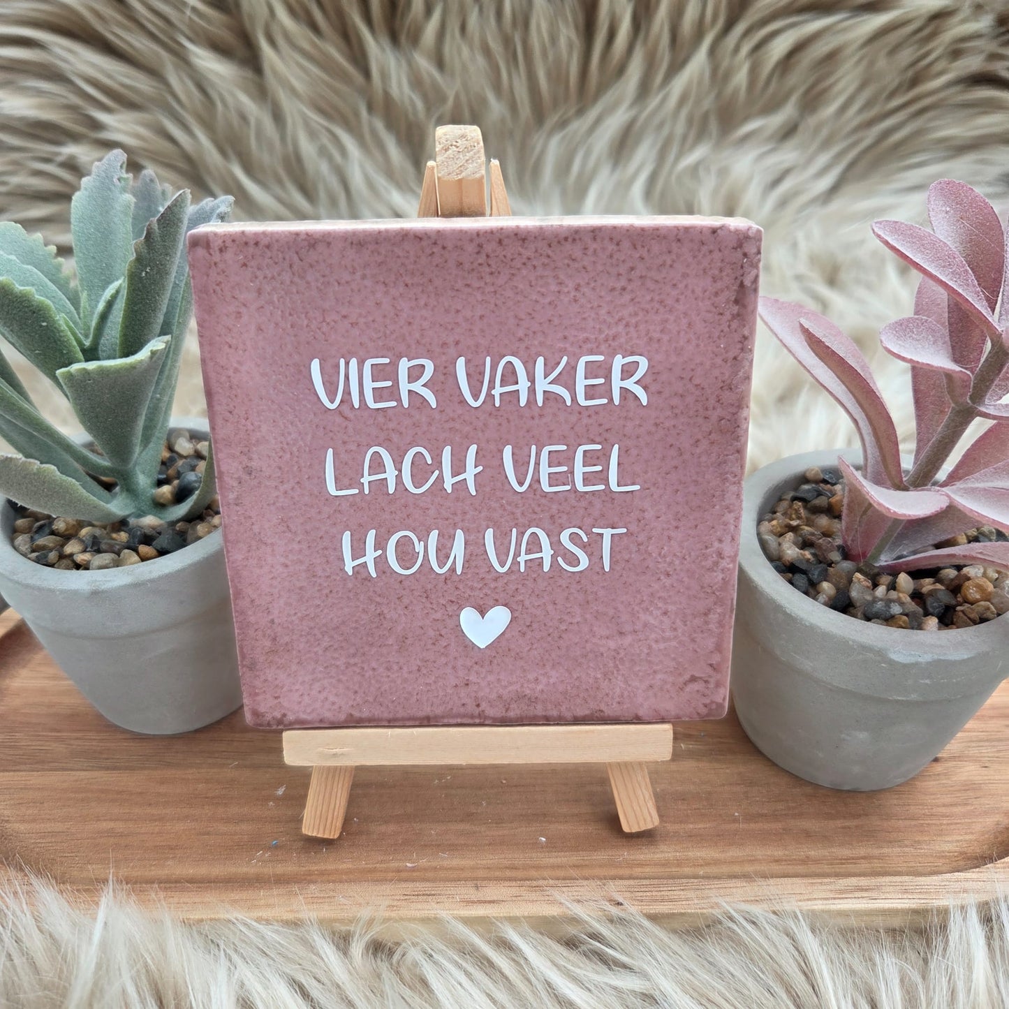 Robuust wenstegeltje:  Vier vaker lach veel hou vast Subtiel