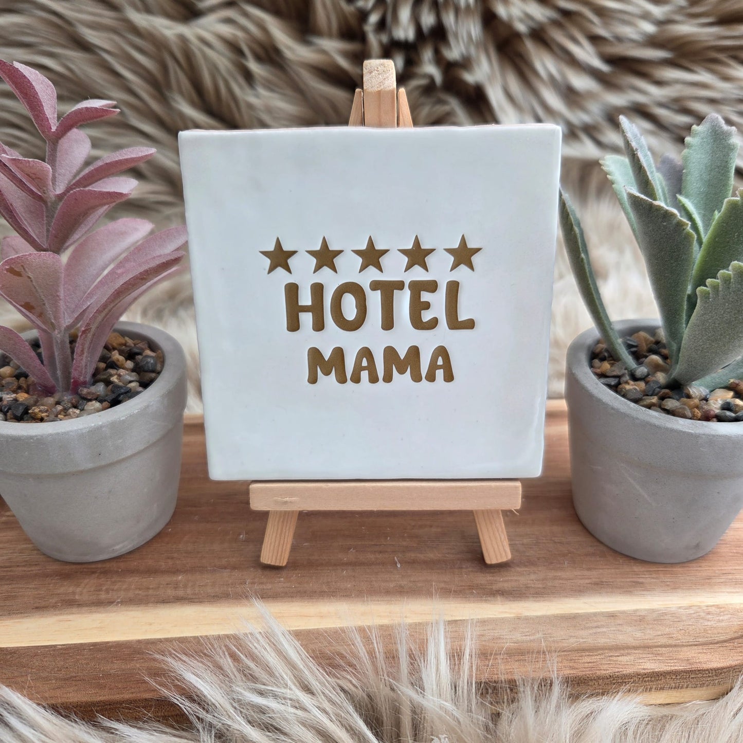Robuust wenstegeltje: Hotel mama