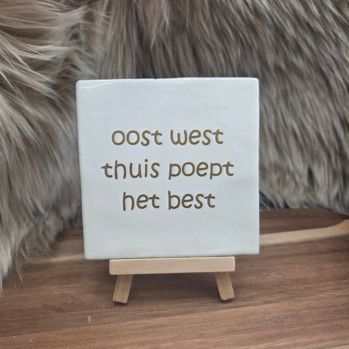 Robuust wenstegeltje:  oost west thuis poept het best