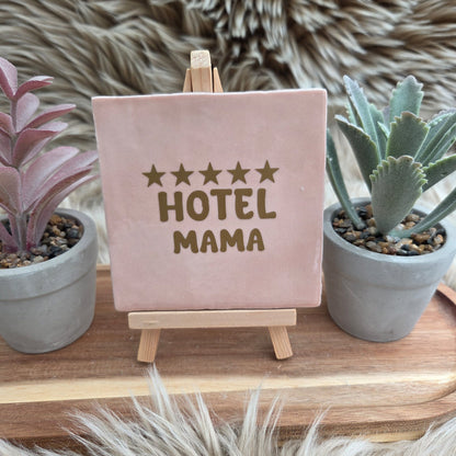 Robuust wenstegeltje: Hotel mama