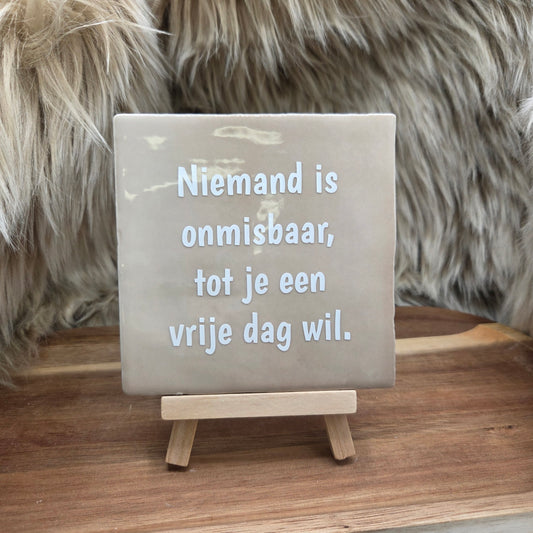 Robuust wenstegeltje: Niemand is onmisbaar, tot je een vrije dag wil.