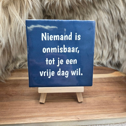 Robuust wenstegeltje: Niemand is onmisbaar, tot je een vrije dag wil.