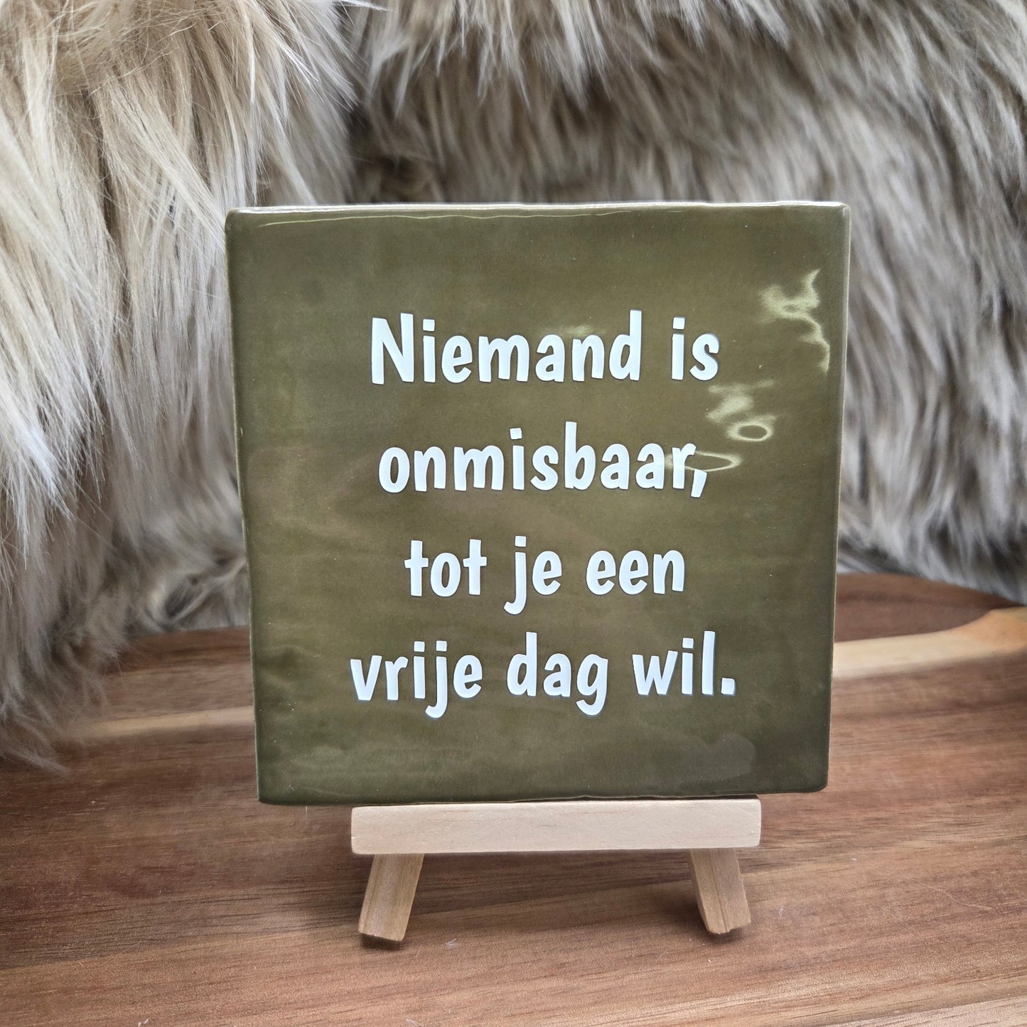 Robuust wenstegeltje: Niemand is onmisbaar, tot je een vrije dag wil.