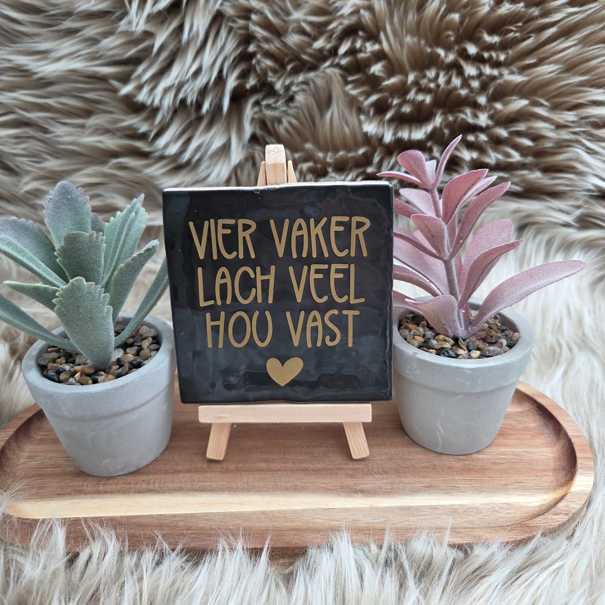Robuust Wenstegeltje zwart – Vier vaker lach veel – Hip trendy tegeltje – Tegeltje met Spreuk – Keramiek – 10x10 cm – Wanddecoratie – Cadeau voor Nieuwe Woning, Housewarming of Gezinscadeau – Sfeervol en Persoonlijk - Vriend(in) - Zomaar – Trendy nu